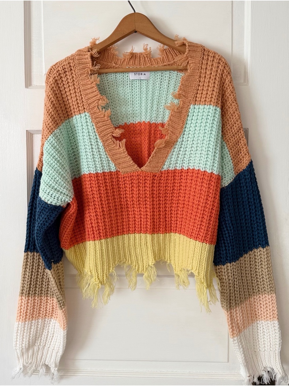 Storia Colorblock Distressed V-Neck Chunky Knit Sweater Size S